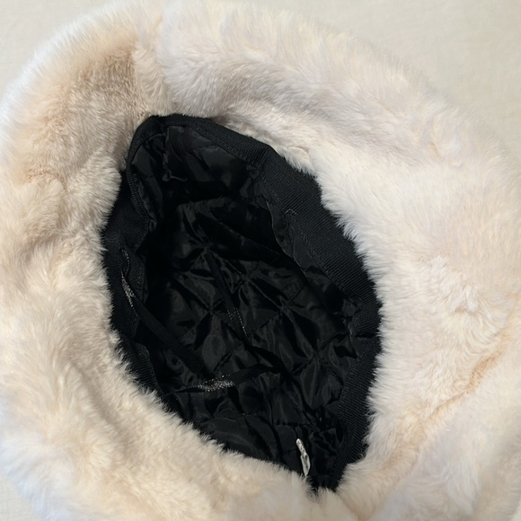 NWOT Zara Fuzzy Adjustable Bucket Hat in Cream OS - Picture 11 of 12